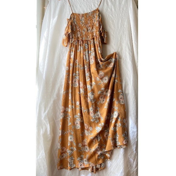 ✴️SOLD✴️ASTR The Label Shirred Cold Shoulder Maxi - Picture 2 of 6